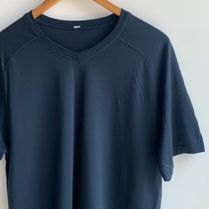 lululemon Men's Metal Vent Tech Short Sleeve V Neck Navy SzXL